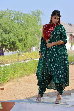 Kiaayo 'Navi' Bandhani Indo Western Dress